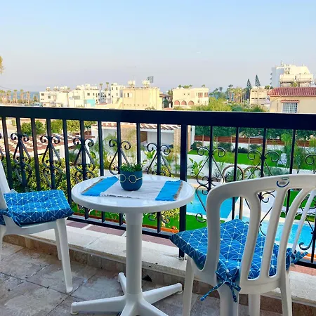 Azul By The C Apartment