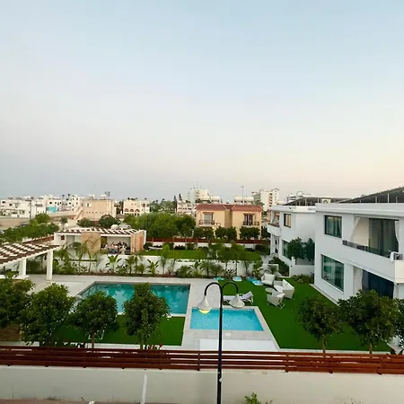 Azul By The C Apartment