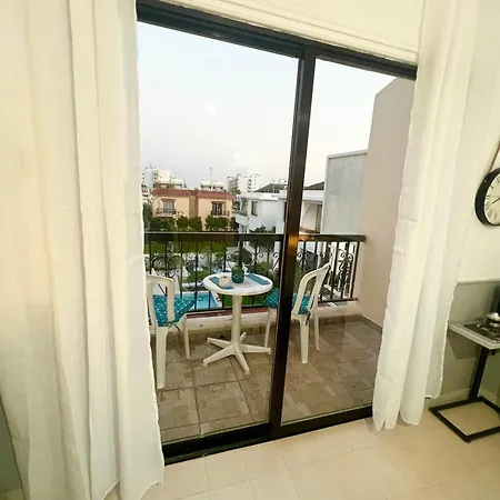 Azul By The C Apartment *